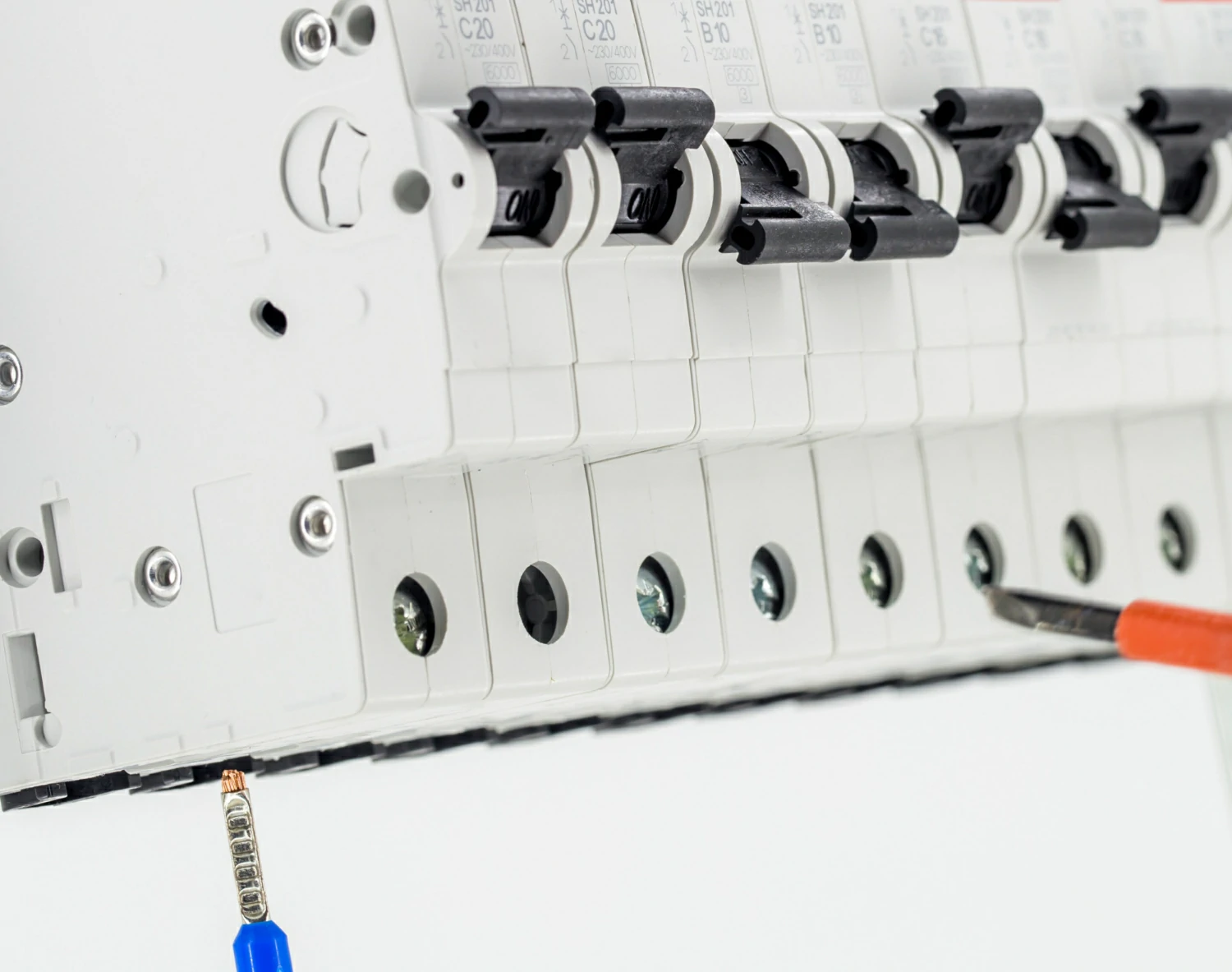 Installation de prises et interrupteurs